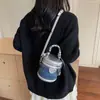 Bolsa de Mão com Lenço de Seda de Alta Qualidade para Mulheres, Nova Tendência Outono 2025, Bolsa Saco com Strass, Bolsa Transversal Texturizada
