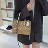 Bolso de Mano Europeo y Americano 2026 para Mujer Bolso Tote Casual de Gran Capacidad Bolso Cruzado de Hombro Único con Estampado de Moda Bolso mlb