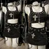 Mini saia jeans punk com tachas e cruz, com cordões laterais, saia evasê de cintura baixa, saia estilo gótico escuro