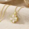 Pendente Giratório de Design Criativo Flor Bauhinia Zircônia Rosa Cobre Colar Feminino Super Brilhante Estilo Palácio Francês Flor de Cinco Pétalas