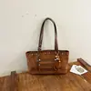 Bolso de Axila Mate Retro Maillard para Mujer Otoño Gran Capacidad Moderno Fresco Remache Casual para Viajar Bolso de Hombro Único