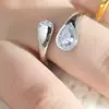 Anillo Minimalista Ins Europeo y Americano de Doble Circonita con Diseño de Pata de Gato, Anillo de Diseño de Nicho de Alta Gama