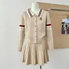 Cardigan de Tricô com Gola Lapela em Bloco de Cores Novo para Outono e Inverno para Mulheres Bordado de Ursinho Estilo College Rejuvenescedor Casaco Suéter Versátil