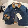 Novedades Primavera 2026 Chaqueta de Mezclilla Suave para Niños Estilo Coreano Trendy Marca Top para Niños Pequeños Abrigo a Cuadros para Bebé Elegante para Mujer