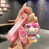 Nuevo Llavero de Dibujos Animados Deportivos de Kt Cat Colgante para Mochila Coche Hello Kitty Pequeño Regalo Máquina de Garra Regalo Venta al por Mayor