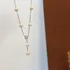 Collar Colgante de Perlas y Zirconias Florales de Hada Súper, Cadena Clavicular de Lujo Ligero y Alta Gama, Joyería de Nicho Inspirada en el Diseño para Mujeres