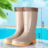 Queda Brusca de PreçoBotas de chuva de cano alto para mulheres, sapatos impermeáveis, sapatos de borracha, botas d'água para mulheres adultas, sapatos d'água espessados para cozinha para mulheres