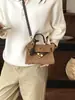 Bolsa pequena requintada e moderna para mulheres, nova moda 2026 bolsa transversal versátil, bolsa de mão popular para outono e inverno, bolsa quadrada pequena