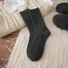 Meias de Lã Grossa Tricotadas Outono e Inverno Femininas Estilo Japonês Listras Verticais Simples Cor Sólida Macias Aderentes Meias Felpudas Meias Grossas Quentes Meio da Panturrilha