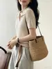 Top de punto elegante de color avena con cuello polo calado de manga corta para mujer, estilo 'old money' de verano, tacto de alta gama, camiseta de hombro normal