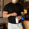 Tendencia de Verano Camisa de Punto de Manga Corta con Cuello Henry Estilo Coreano Holgada Casual Diseño de Rayas Verticales Camiseta de Media Manga