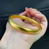 Galvanoplastia al Vacío de 24K con Fuerte Retención del Color, Método Tradicional, Pulsera de Anillo Sólida Lisa con un Diseño de Espalda de Locha y Sutra del Corazón de Loto, Un Solo Color en Todo