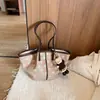 Bolsa Saco Versátil, Elegante e Personalizada de Grande Capacidade para Mulheres 2026 Outono/Inverno Nova Estilosa para o Dia a Dia com Bolinhas, de Mão e Ombro