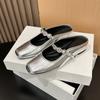 796-16 Sapatos Solteiros de Bico Quadrado Pequeno Xiangfeng com Aumento Interno de Altura Novos Sapatos Solteiros Baotou Femininos Fivela de Metal com Flor Salto Médio Vazados