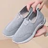 Verano Nuevo 2025 Zapatos de Tela del Viejo Pekín Zapatos Casuales para Mujer Suela Suave Zapatos para Caminar de Madres de Mediana Edad y Mayores Zapatos Deportivos para Correr
