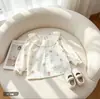 Nova coleção de primavera e outono: camisa soltinha com estampa floral, gola boneca, doce e delicada, para meninas