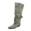 Botas plissadas empilhadas de bico fino com design exclusivo, novo modelo de verão 2026, botas longas de cano largo com fivela de cinto, botas de montaria femininas de cano alto