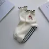 Calcetines de yoga de dibujos animados para mujer, de longitud media, antideslizantes, con bordado de encaje y lazo, calcetines profesionales deportivos y de fitness para Pilates para mujer