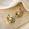 Pendientes Retro de Perlas en Forma de U Estilo Francés Europeo y Americano para Mujer, Acero Inoxidable de Alta Gama, Diseño de Nicho de Lujo Ligero en Oro de 18 Quilates