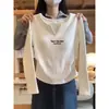 Camiseta de Manga Larga de Algodón Puro Color Camel con Cuello en V para Mujer, Otoño 2026, Diseño de Cintura Entallada, Top Único y Moderno