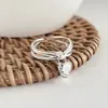 Anel Deslumbrante em Forma de Coração de Luxo Leve para Mulheres, Estilo Minimalista Cool, Anel Ajustável Versátil e Único, Anel da Moda para o Dedo Indicador
