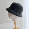 Elegante gorro de punto estilo francés para mujer, gorro cálido tipo pantalla para otoño e invierno con hebilla de cinturón, sombrero tipo cubo para uso diario al aire libre, moderno