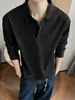 Camiseta de manga larga para hombre con cuello polo Henry, corte holgado, cuello de hombro texturizado, estilo americano moderno para otoño