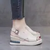 Sandálias de Plataforma com Salto Anabela Tamanho Grande White Crane Femininas Verão Couro Macio Verão Simples Peep-Toe Sapatos da Moda Salto Grosso Salto Alto