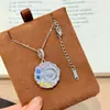 Collar con Colgante Redondo de Estrella y Luna de Cristal Natural Coloreado con Anillo O de Acero de Titanio para Mujer Cadena de Clavícula Dulce Fresca Soñadora Europea Americana de Nicho