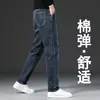 Jeans rectos de alta gama para hombre de otoño, colección de primavera y otoño, nuevo estilo 2026, lavados y elásticos, pantalones casuales de talla grande