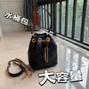 Bolso de Hombro Único de Cadena Romboide de Gran Capacidad Tipo Cubo Cruzado para Mujer