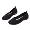 Zapatos de mujer al por mayor transfronterizos, modelos transpirables versátiles de verano, zapatos de tela nuevos del viejo Pekín, zapatos casuales sin cordones de suela blanda para madres