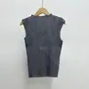 Top estilo Miyake para mulheres, verão, toque de luxo, elegante, cor sólida, simples, ideal para o trabalho, versátil, modelador, camiseta regata sem mangas