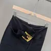 Saia Midi Cruzada com Fivela Dourada Fenda Frontal Estilo Commuting Feminino Justa na Cintura Saia Curta Saia Curta com Fenda Primavera/Verão 2026
