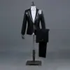 Conjunto de traje de actuación para estudio fotográfico, traje blanco y negro con pedrería de colores, atuendo formal para presentador, traje de escenario moderno para hombre para cantante