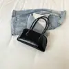 Bolsa de Ombro Retro de Nicho Feminina Verão 2026 Nova Bolsa de Ombro Único Grande Capacidade para o Dia a Dia Bolsa Boston Almofada