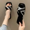 Pantuflas estilo romano para exterior de mujer 2025 Nuevas Pantuflas estilo coreano Flats Suela suave Zapatos de playa Sandalias Estilo Ins