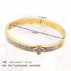 Venda Direta da Fábrica Pulseira Pequena Flor Folheada a Ouro 18K com Diamantes Completos Aço Titânio DIY Pulseira Bangle Flor de Quatro Folhas Cravejada com Diamantes