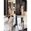 Vestido de punto sensual y minimalista con un diseño minimalista, adecuado para otoño e invierno, con un corte ajustado al cuerpo y falda larga.