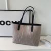 Bolso de mujer de alta gama y gran capacidad 2024 nueva moda bolso de hombro simple diseño nicho estilo extranjero bolso tote para ir al trabajo