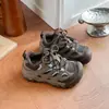 Zapatillas deportivas forradas de forro polar para niños, zapatillas de entrenamiento de cuero alemán para niños, zapatos nuevos de algodón de invierno, zapatillas casuales de doble algodón para niñas, zapatos con estampado de leopardo