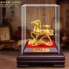 Estatueta de Cavalo Dourado em Veludo para o Ano do Cavalo, Simbolizando Sucesso Instantâneo, Adequada para Inaugurações de Lojas, Seguradoras, Lojas 4S, Brindes de Eventos e Decorações Residenciais