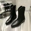 Botas Estilo Martin Puntiagudas para Mujer 2025 Nuevo Estilo Corte en V Botas Vaqueras de Primavera y Otoño Botas Cortas Finas de Verano para Mujeres Bajitas