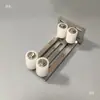 Marco de Puerta Deslizante Eléctrica Fijo Sin Oscilación Rueda de Sujeción Rodillo Guía de Posicionamiento de Nylon en Cuatro Ruedas Parachoques Trasero de Acero Inoxidable