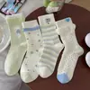 Meias brancas estilo infantil meias listradas de cano médio algodão de Xinjiang estilo coreano renda bordada meias largas Indústria de Meias Zhuji atacado