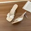 Sandalias de moda de verano con tacón fino y cuadrado, estilo nuevo 2026, elegantes sandalias de exterior con pedrería y punta abierta para mujer