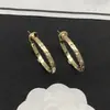 Nueva Versión de Alta Gama de Pendientes Estilo Chanel con Diseño Doble C Tachonado de Diamantes, Pendientes de Lujo para Mujer con un Toque Sofisticado y Artesanía Exquisita