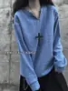 Camiseta de manga larga con cuello en V, patrón de diamantes texturizado en color azul neblina, unisex, estilo otoño, relajada y chic sin esfuerzo, perfecta como capa base