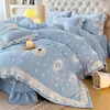 Estilo Princesa Francesa Juego de Cuatro Piezas de Leche Fleece Doble Cara Invierno Franela Coral Fleece Funda de Edredón Sábana Gruesa Faldón de Cama Ropa de Cama