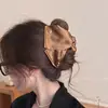 Presilha Triangular de Laço Xadrez Estilo Britânico para Cabelo Feminino Nova Presilha de Tubarão de Mola para Parte de Trás da Cabeça Acessório de Cabelo Primavera e Verão